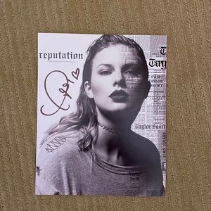 TAYLOR SWIFT AUTOGRAPH ON HOLD UNTIL FRIDAY DO NOT BUY